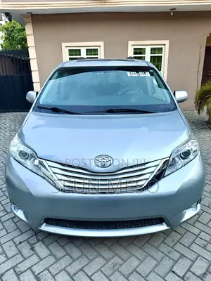 Toyota Sienna XLE Premium 7-Passenger 4dr Minivan AWD (3.5L 6cyl 6A)