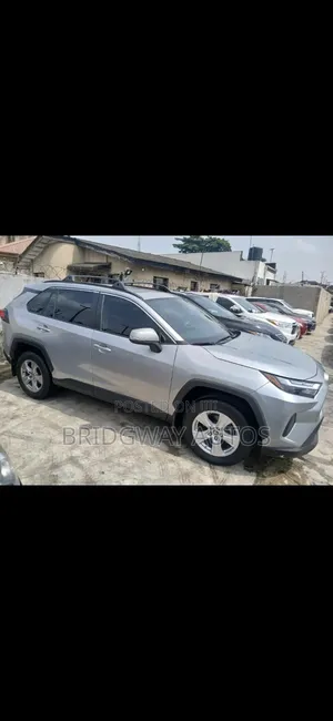 Toyota RAV4 2022 Silver