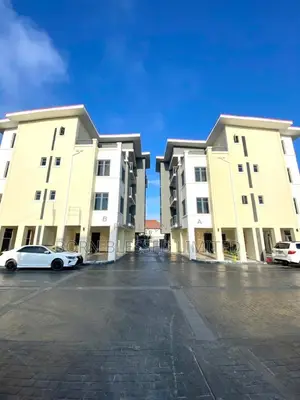 3bdrm Block of Flats in New Road, Lekki Phase 2 for rent