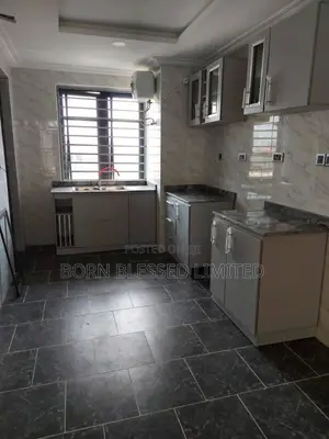 3bdrm Block of Flats in New Road, Lekki Phase 2 for rent
