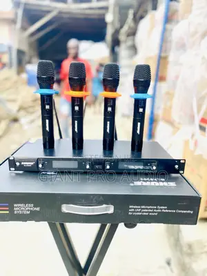 Shure Blx9500 4 in 1 Wireless Microphone System .