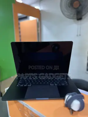 Laptop Apple MacBook Air 2022 M2 8GB Intel Core M2 SSD 256GB