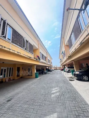 3bdrm Duplex in Chevron for sale