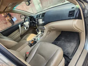 Toyota Highlander SE 2011 Green