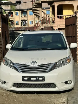 Toyota Sienna Limited AWD 7-Passenger 2013 White
