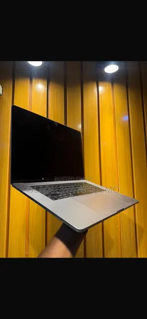 Laptop Apple MacBook Pro 2017 16GB Intel Core i7 SSD 2T
