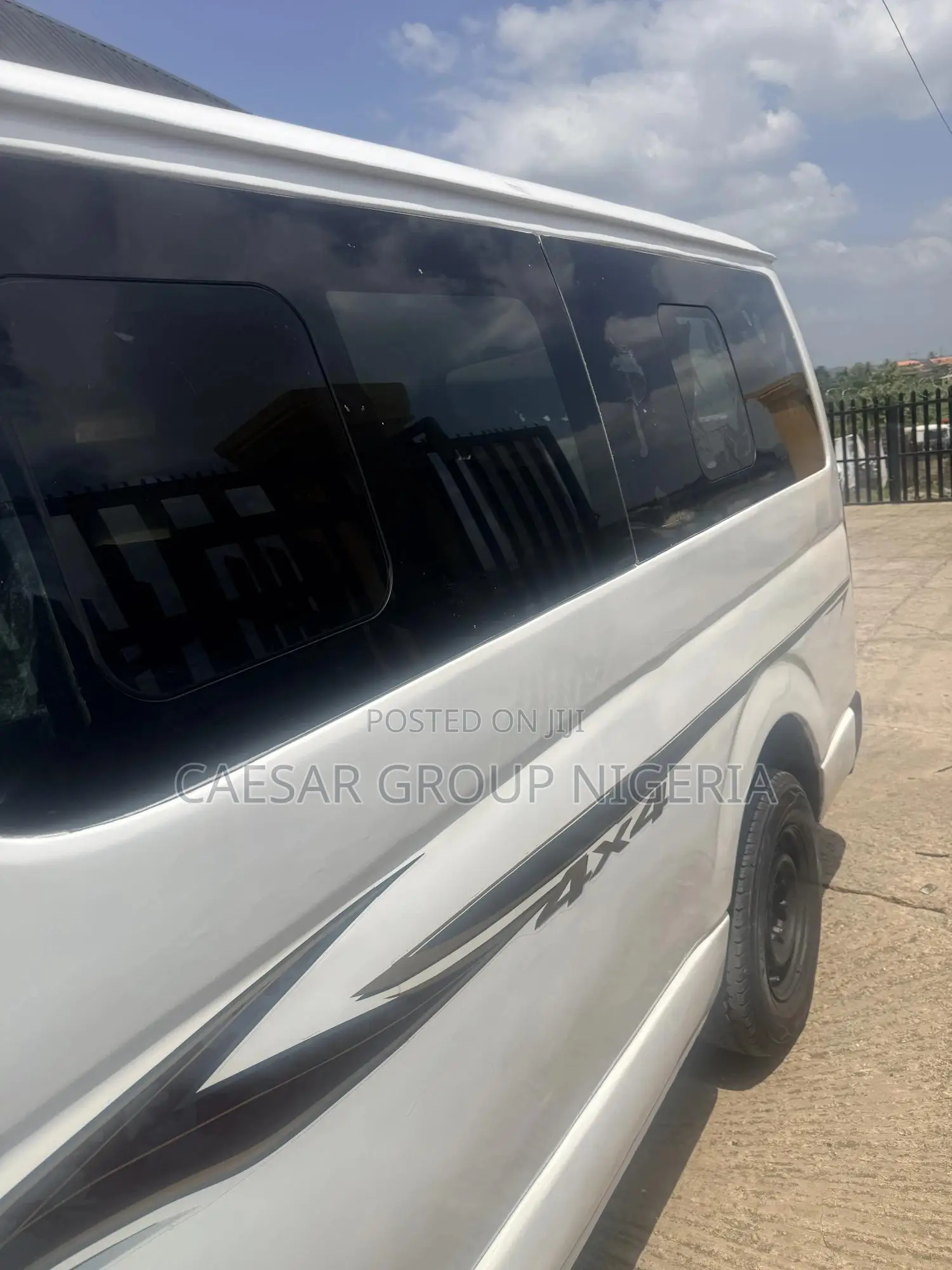 Toyota HiAce 2010 White
