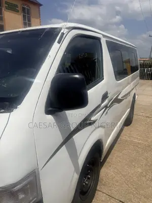 Toyota HiAce 2010 White
