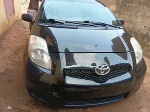 Toyota Yaris Base Hatchback 5dr 2011 Black