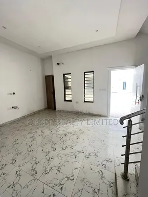 6bdrm Duplex in Chevron for sale