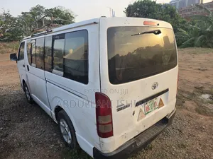 Toyota HiAce 2013 White