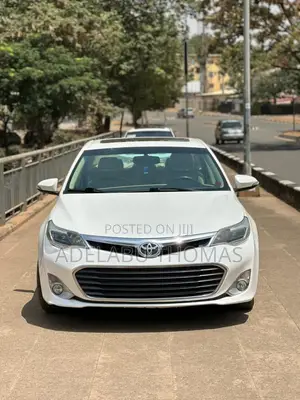 Toyota Avalon XLE Premium Sedan FWD (3.5L 6cyl 6A) 2013 White