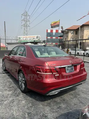 Mercedes-Benz E350 Base 4Matic Sedan AWD (3.5L 6cyl 7A) 2014 Red