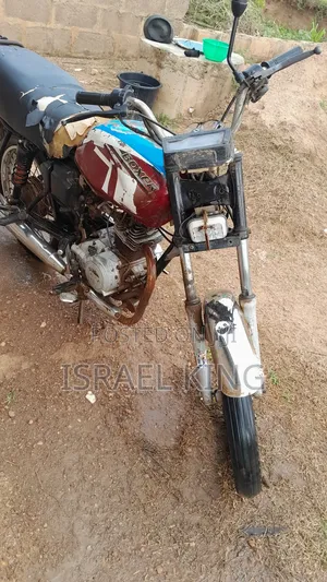 Bajaj Boxer 2018 Red