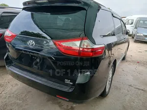 Toyota Sienna XLE 7-Passenger 4dr Minivan AWD (3.5L 6cyl 6A) 2015 Black