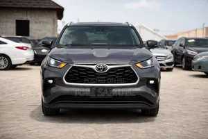 Toyota Highlander XLE AWD 2023 Gray