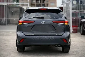 Toyota Highlander XLE AWD 2023 Gray