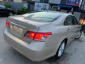 Lexus ES 350 2011 Gold