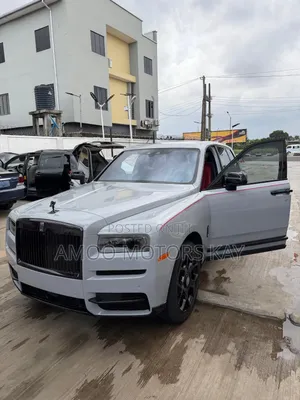 Rolls-Royce Cullinan Black Badge 2022 White