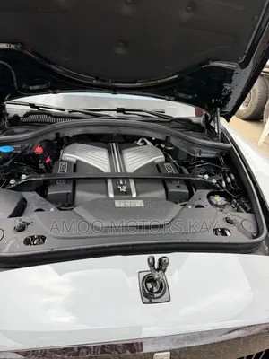 Rolls-Royce Cullinan Black Badge 2022 White