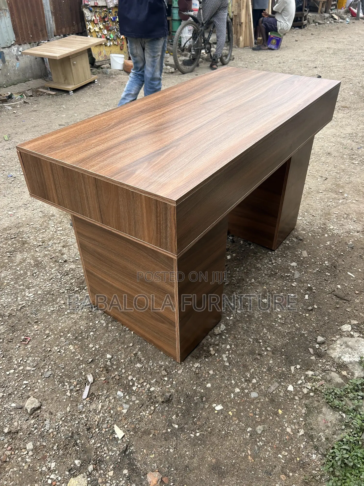 4 Feet Reading Table