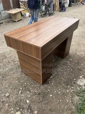 4 Feet Reading Table
