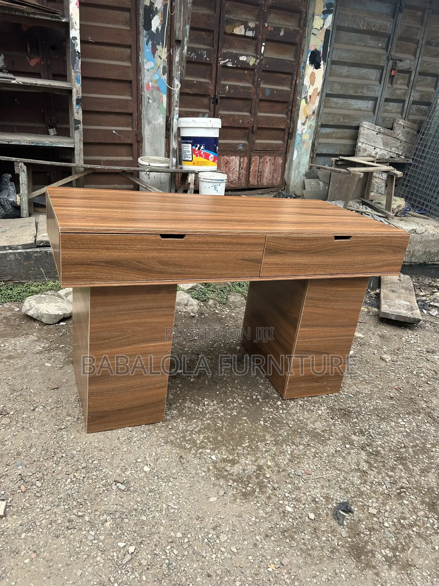 4 Feet Reading Table
