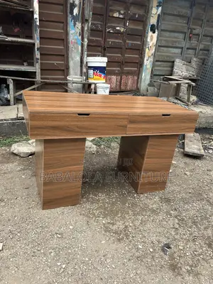 4 Feet Reading Table