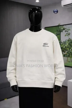 Clean Look, Perfect Fit, Top Quality — This Sweat Top Is a Must-Have.