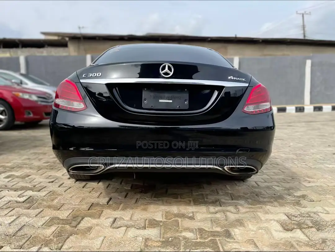 Mercedes-Benz C300 2017 Black