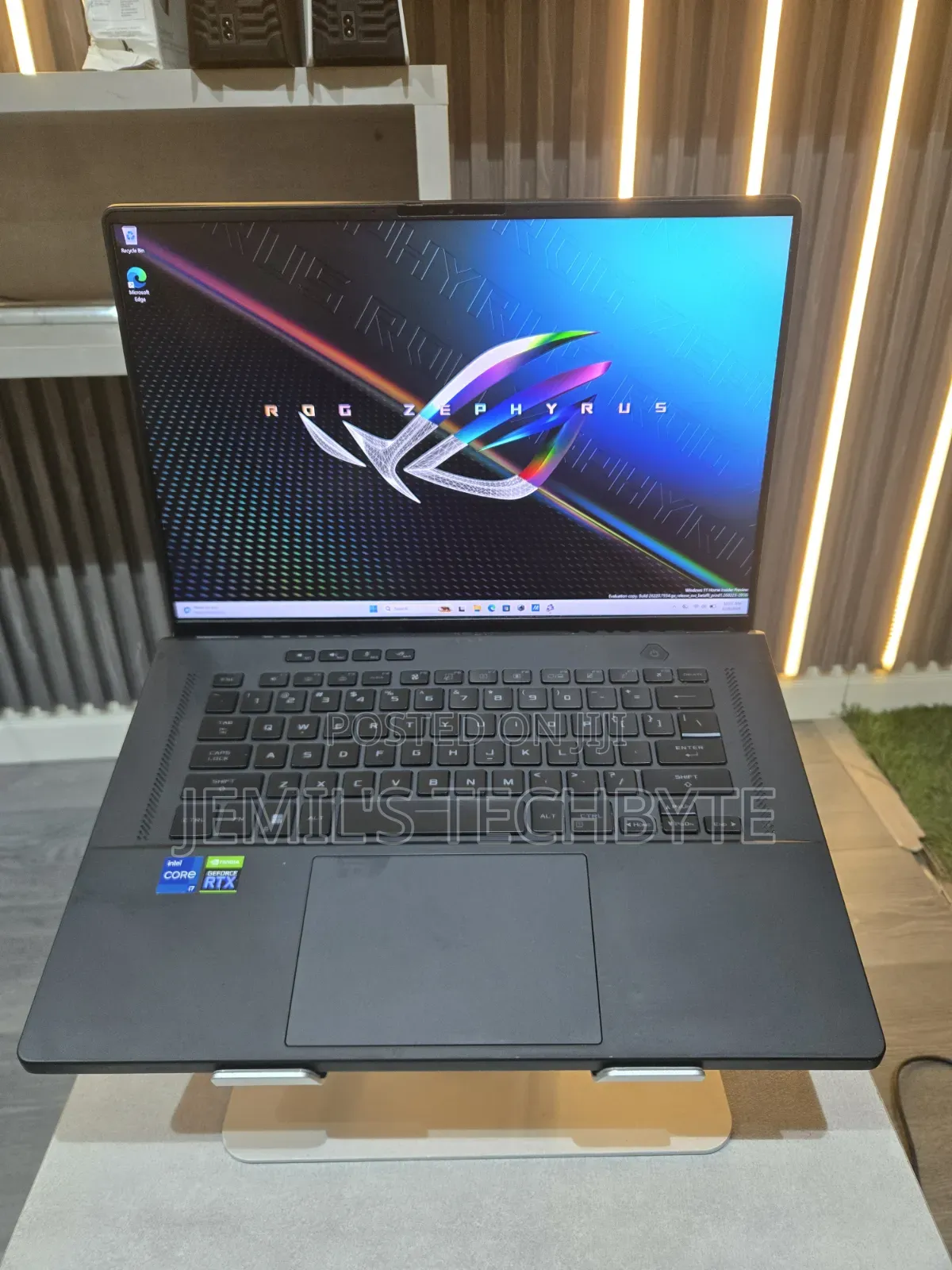 Laptop Asus ROG Zephyrus G16 16GB Intel Core i7 SSD 1T