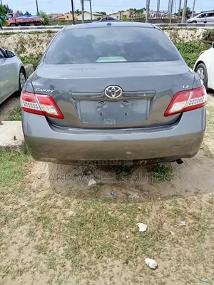 Toyota Camry LE 4dr Sedan (2.5L 4cyl 6AM) 2010 Gray