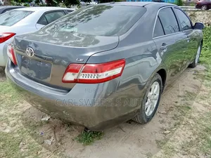 Toyota Camry LE 4dr Sedan (2.5L 4cyl 6AM) 2010 Gray