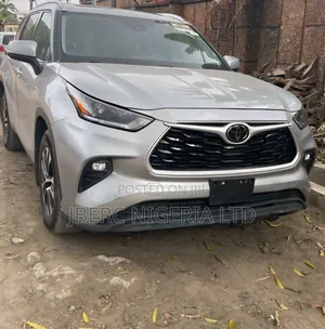Toyota Highlander XLE FWD 2020 Gray