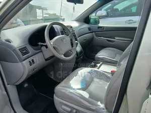 Toyota Sienna LE 8 Passenger 2010 Green