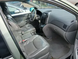 Toyota Sienna LE 8 Passenger 2010 Green
