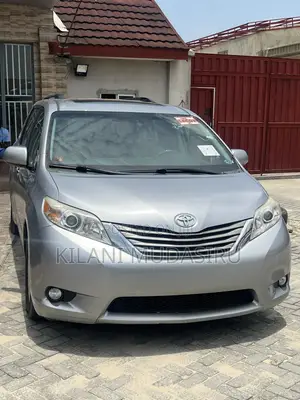 Toyota Sienna XLE 7 Passenger 2012 Silver