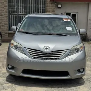 Toyota Sienna XLE 8 Passenger 2012 Silver