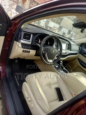 Toyota Highlander XLE 4x2 V6 (3.5L 6cyl 8A) 2018 Red