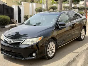 Toyota Camry XLE 4dr Sedan (2.5L 4cyl 6A) 2013 Black