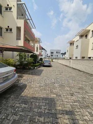 6bdrm Duplex in Ikeja for sale