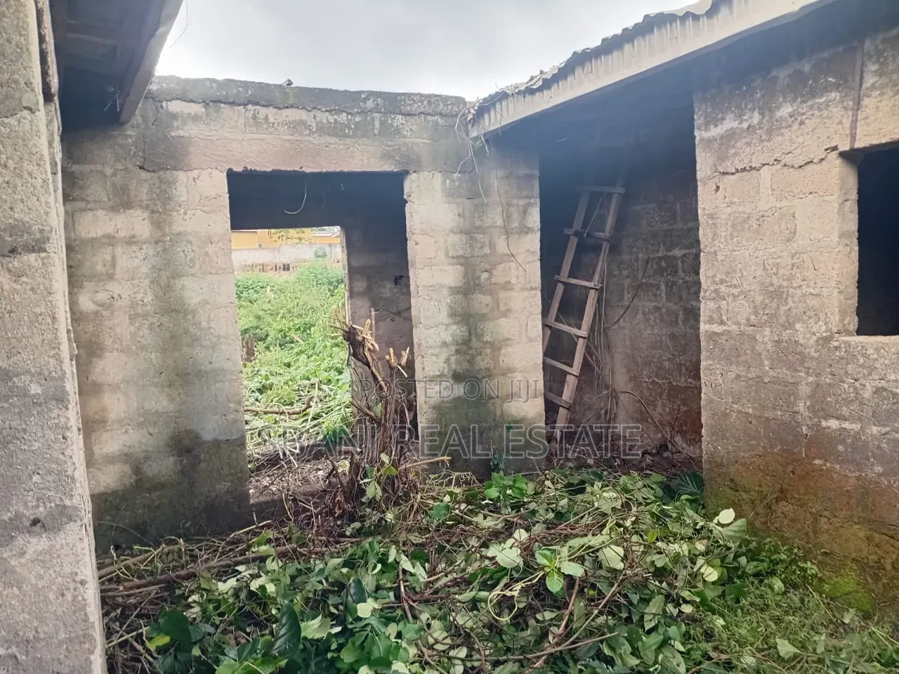 Studio Apartment In Ejigbo / Ejigbo For Sale