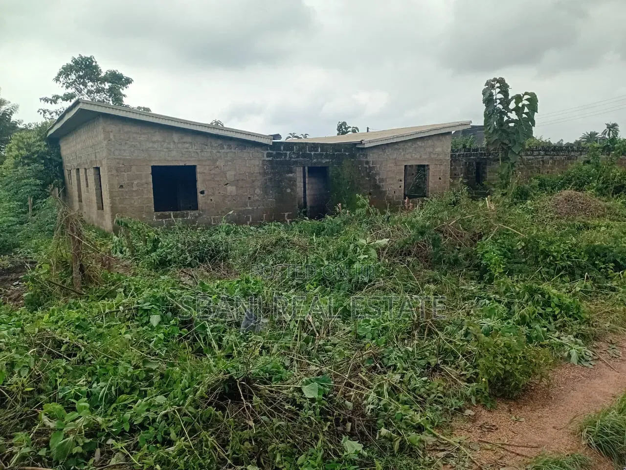 Studio Apartment In Ejigbo / Ejigbo For Sale