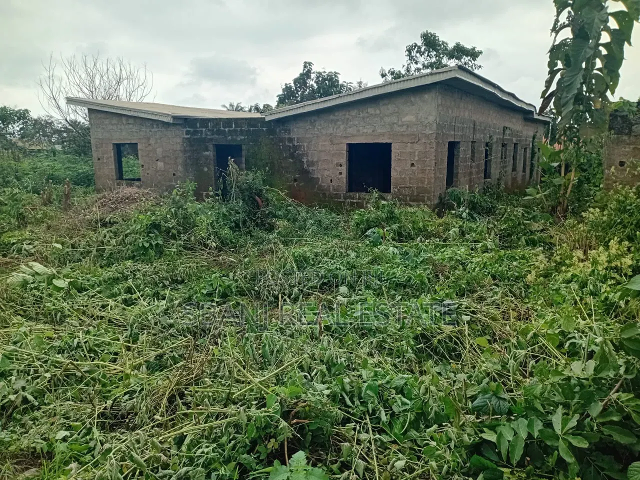 Studio Apartment In Ejigbo / Ejigbo For Sale