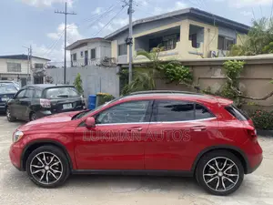 Mercedes-Benz GLA 250 2015 Red