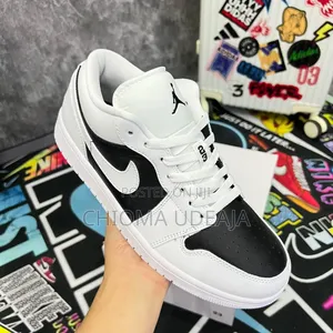 Sneakers/Kicks