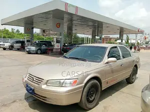 Toyota Camry 1998 Gold