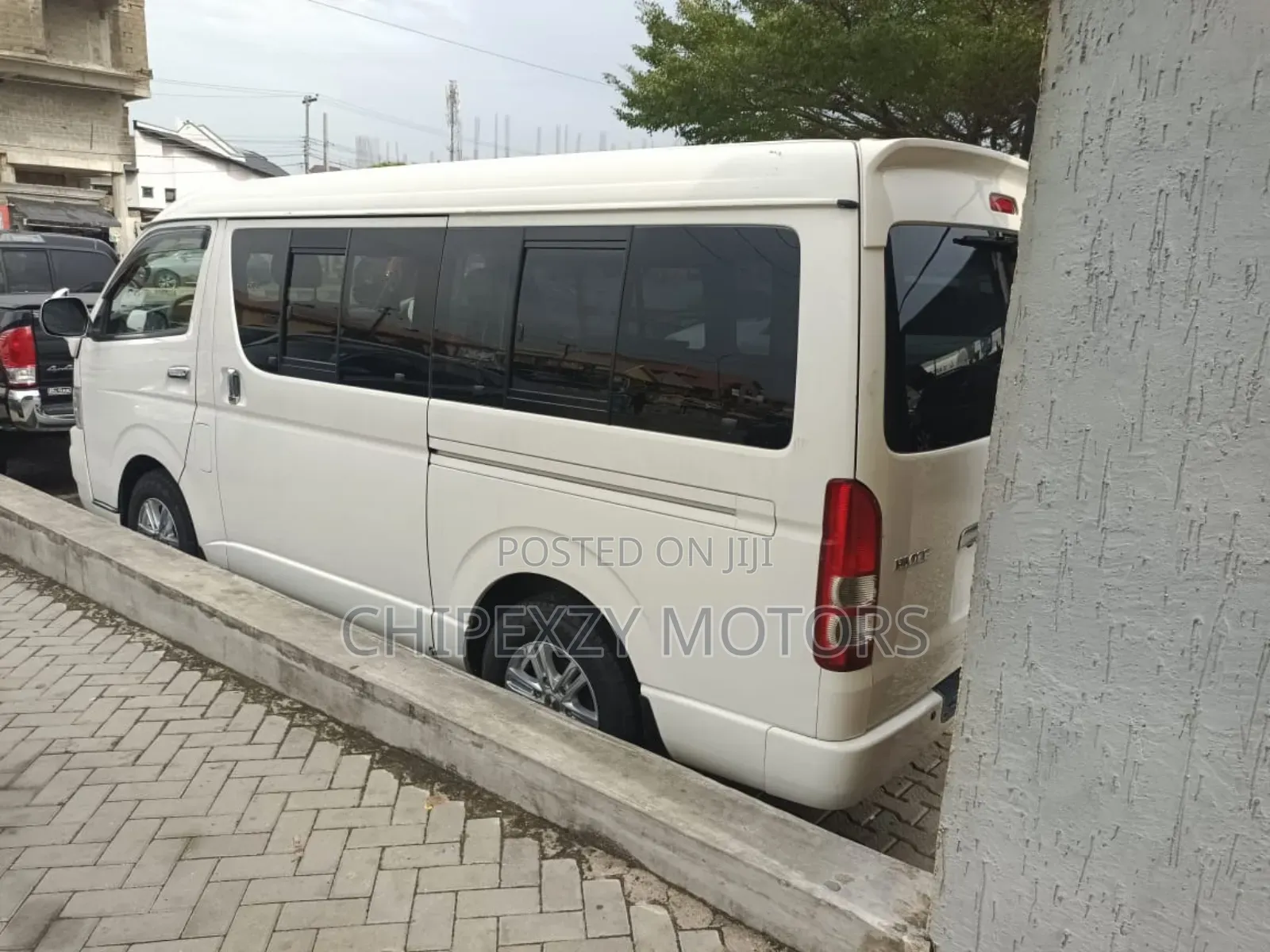 Toyota HiAce 2012 White