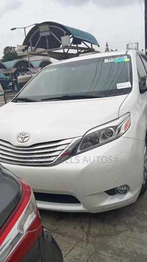 Toyota Sienna Limited Premium 7 Passenger (3.5L 6cyl 8A) 2016 White