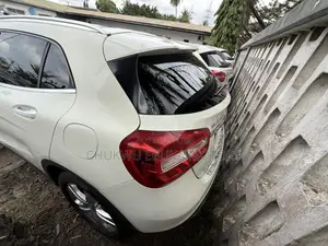 Mercedes-Benz GLA-Class GLA250 4MATIC 4dr SUV AWD (2.0L 4cyl Turbo 7AM)